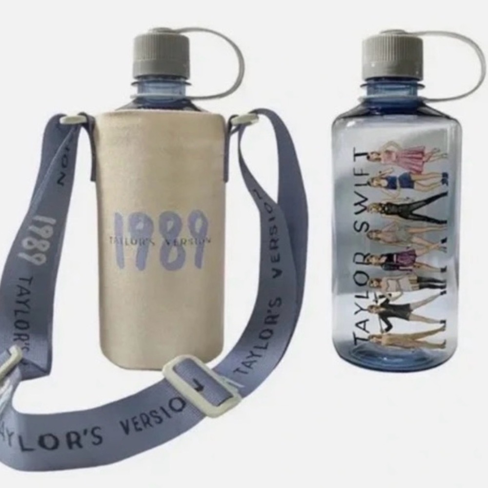 Taylor Swift Blue and Cream Water Bottle Set